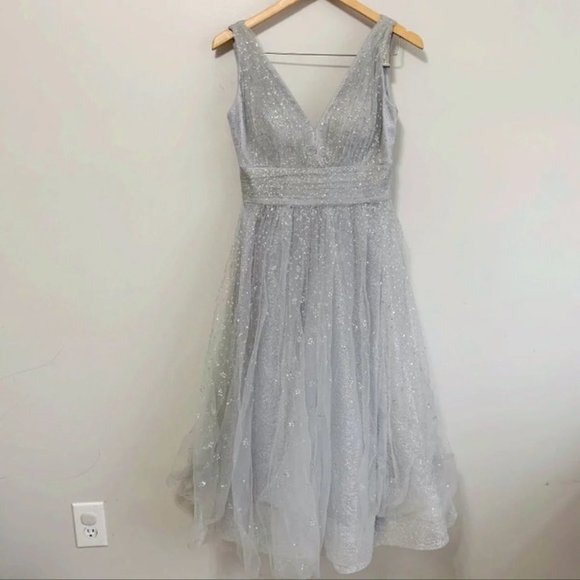 Elegant White Sleeveless Dress - Picture 12 of 13